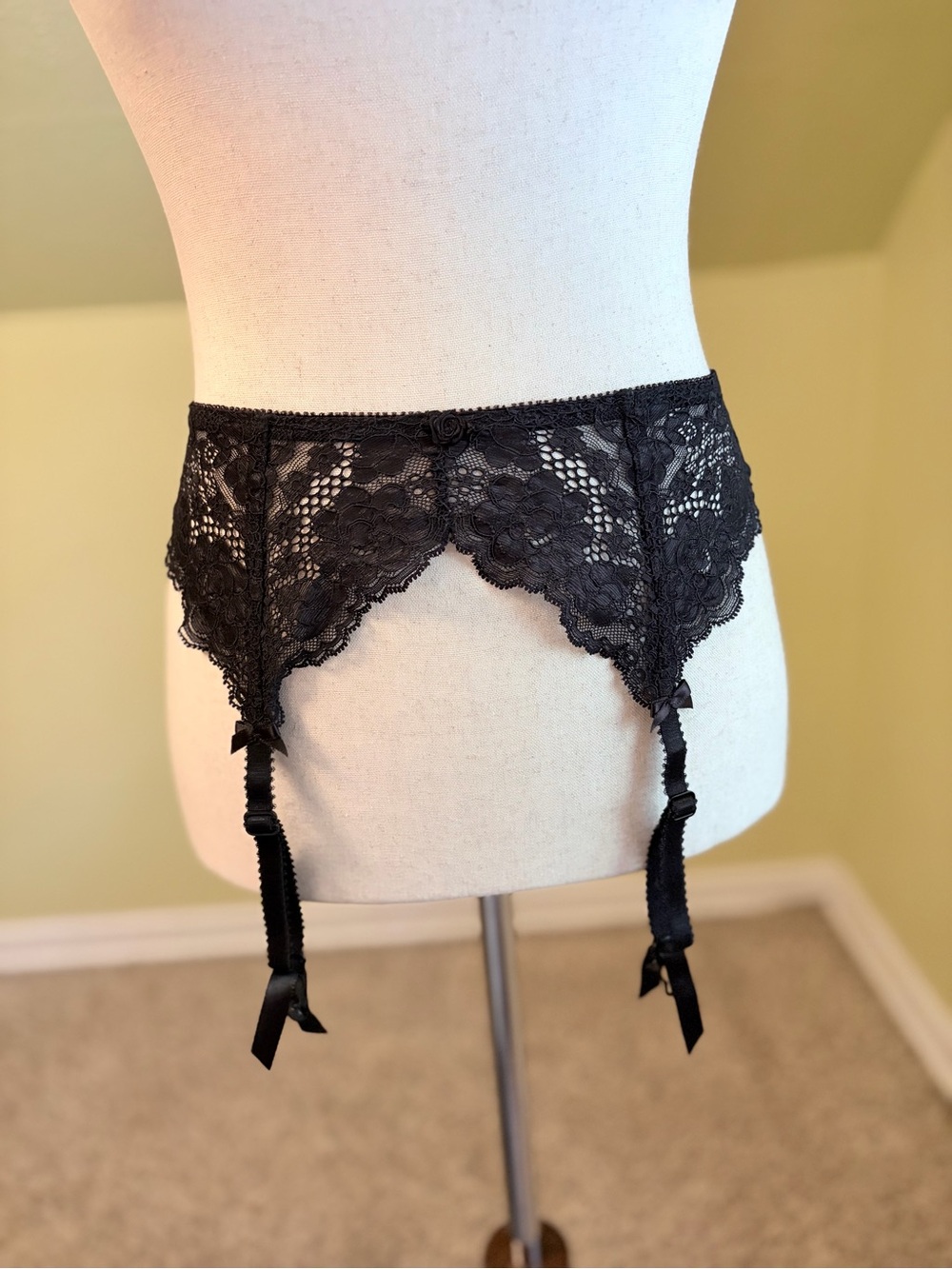 Vintage Victoria's Secret 1997 Black Lace Garter Belt